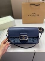 ⁦حقيبة كوتش الجديدة بتصميم باغيت⁩ - الصورة ⁦2⁩