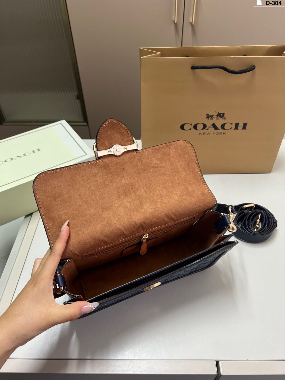 ⁦حقيبة كوتش الجديدة بتصميم باغيت⁩ - الصورة ⁦5⁩