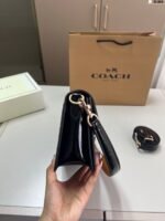 ⁦حقيبة كوتش الجديدة بتصميم باغيت⁩ - الصورة ⁦7⁩