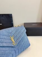 ⁦حقيبة جينز LouLou من YSL⁩ - الصورة ⁦4⁩