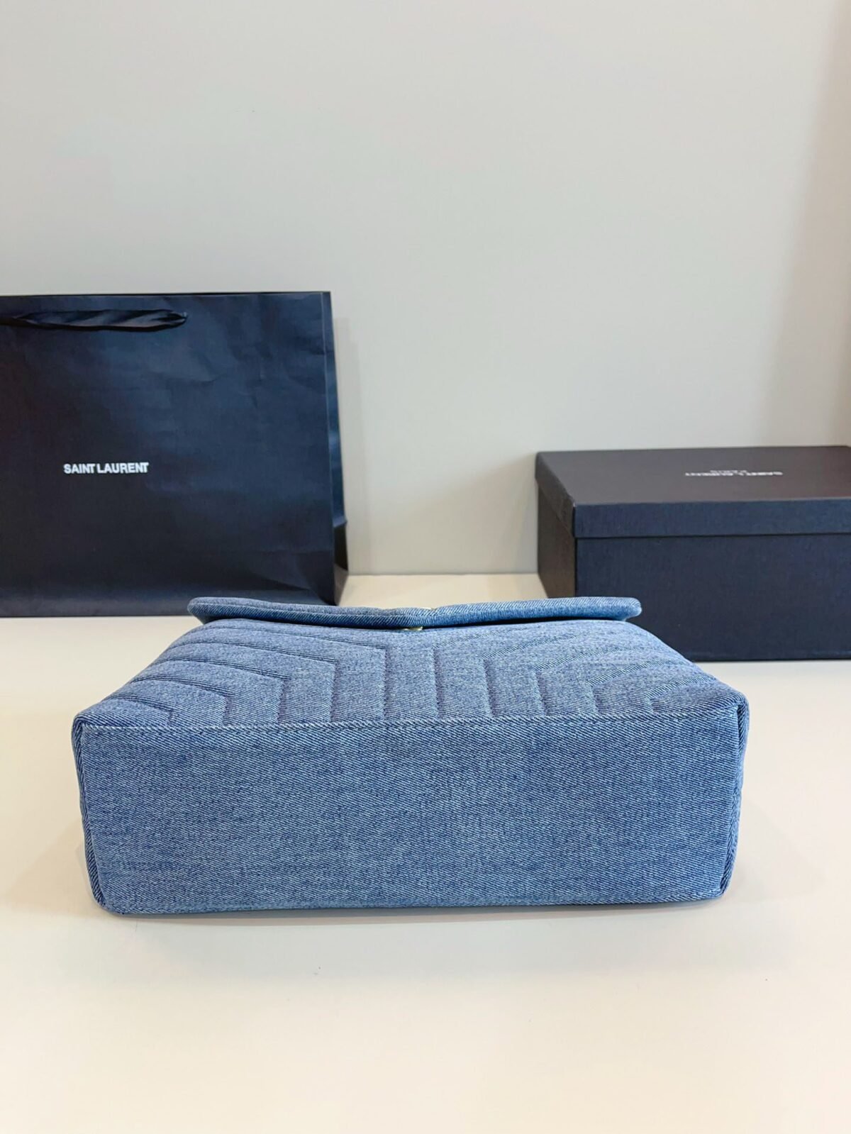 ⁦حقيبة جينز LouLou من YSL⁩ - الصورة ⁦6⁩