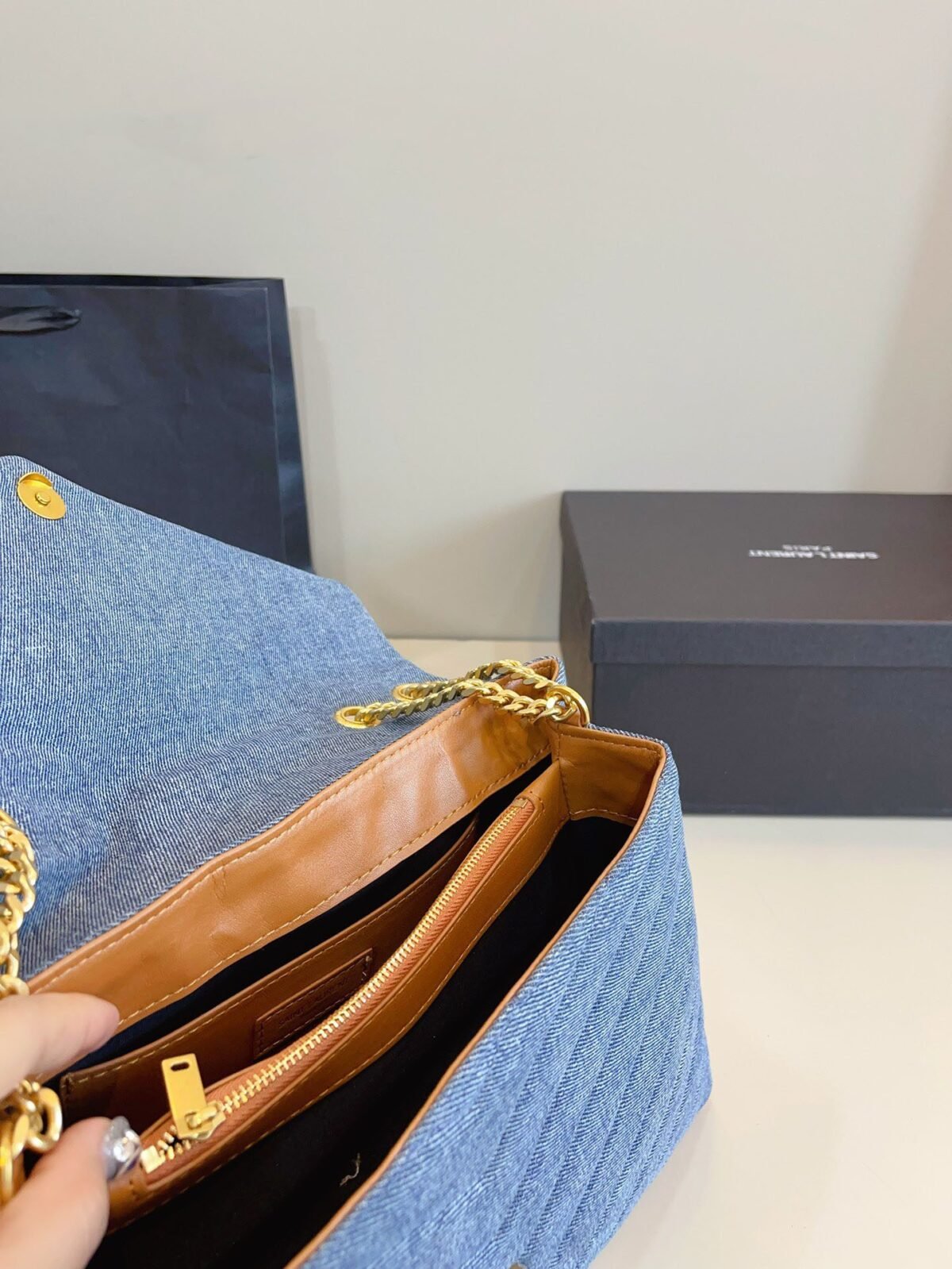 ⁦حقيبة جينز LouLou من YSL⁩ - الصورة ⁦9⁩