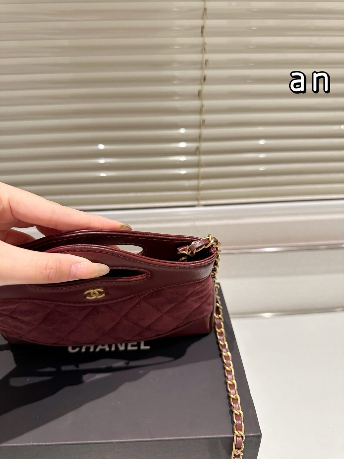 ⁦حقيبة شانيل الجديدة⁩ - الصورة ⁦6⁩