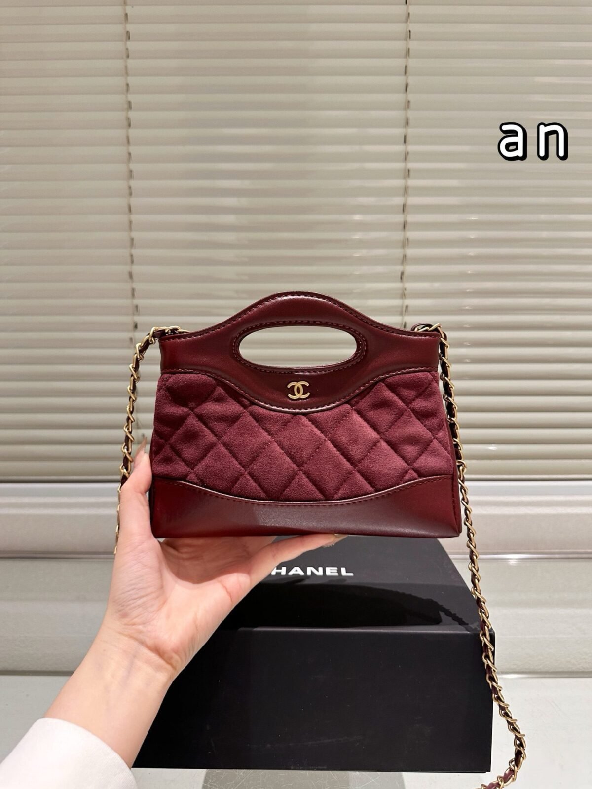 ⁦حقيبة شانيل الجديدة⁩ - الصورة ⁦2⁩