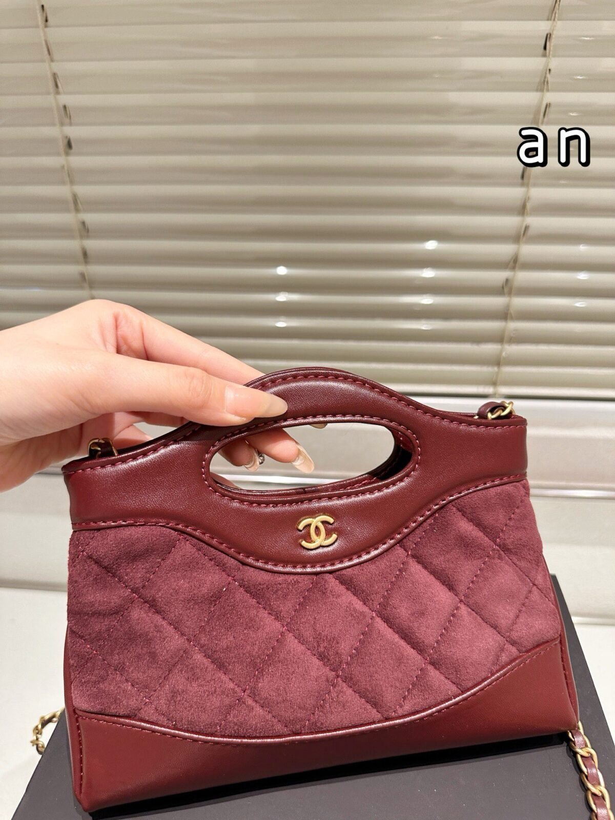 ⁦حقيبة شانيل الجديدة⁩ - الصورة ⁦5⁩
