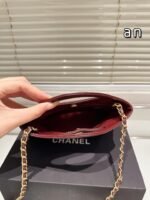 ⁦حقيبة شانيل الجديدة⁩ - الصورة ⁦4⁩