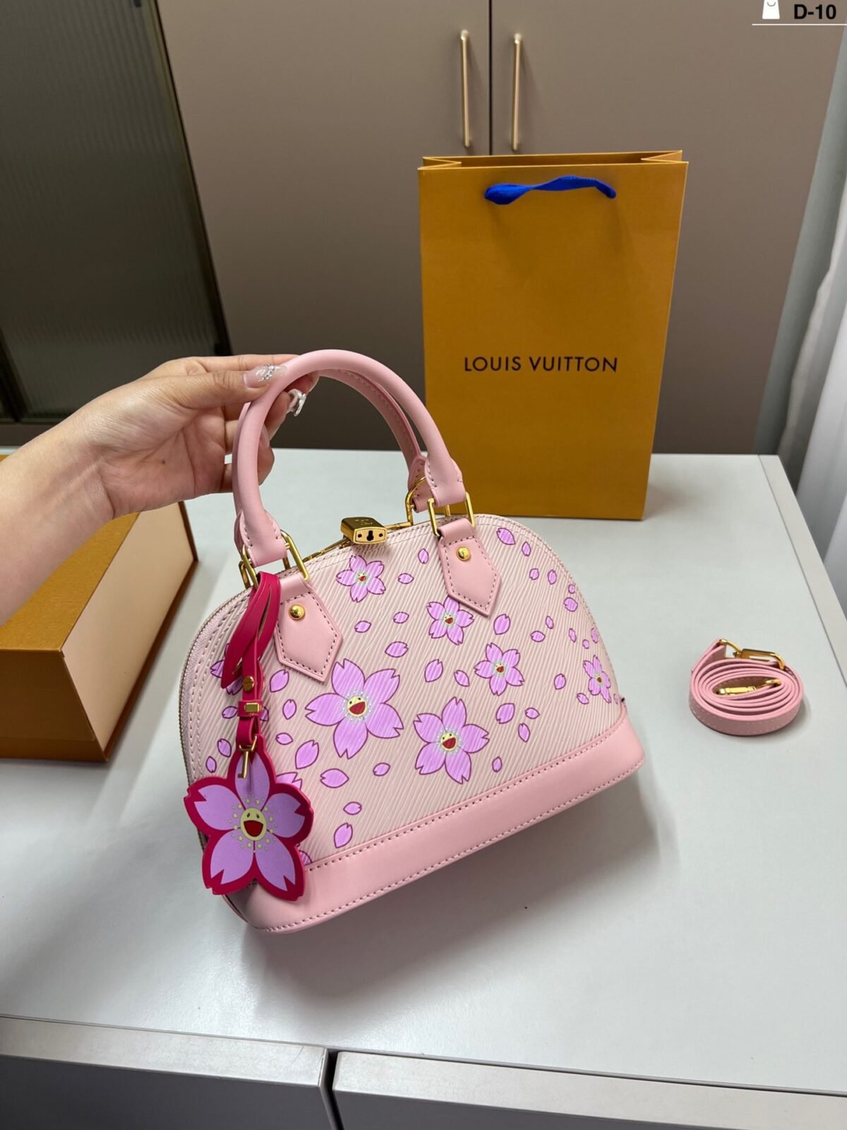 ⁦حقيبة صدفية جديدة من لويس فويتون⁩ - الصورة ⁦1⁩