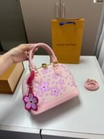 حقيبة صدفية جديدة من لويس فويتون