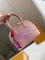 ⁦حقيبة صدفية جديدة من لويس فويتون⁩ - الصورة ⁦2⁩