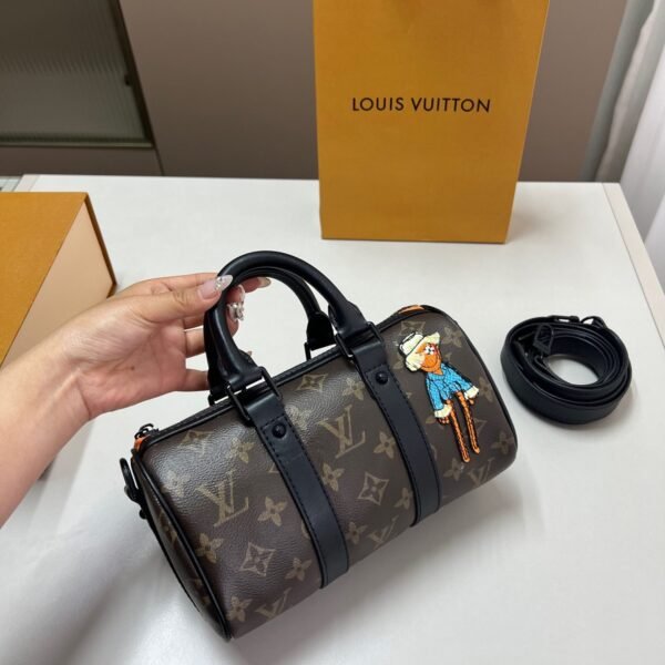 حقيبة لويس فويتون بتصميم وسادة