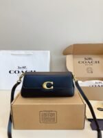 حقيبة كتف Jet سوداء من كوتش