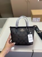 ⁦حقيبة كوتش سيتي الأنيقة⁩ - الصورة ⁦4⁩