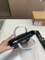 ⁦حقيبة كوتش سيتي الأنيقة⁩ - الصورة ⁦7⁩