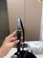 ⁦حقيبة دلو كلاسيكية مميزة من ديور⁩ - الصورة ⁦9⁩