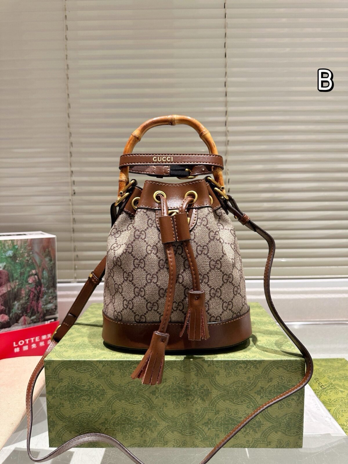 ⁦حقيبة دلو من الخيزران من غوتشي⁩ - الصورة ⁦1⁩
