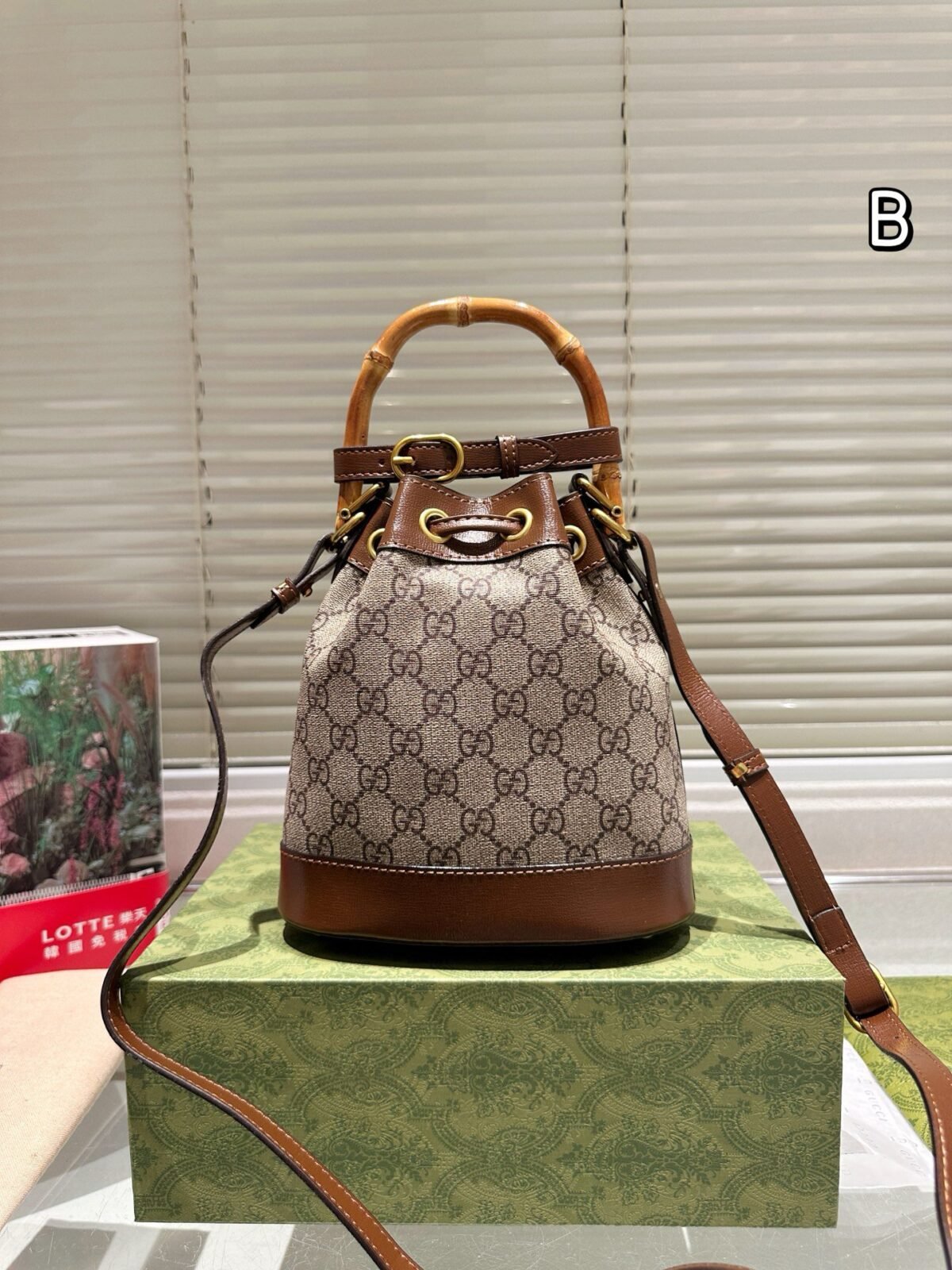 ⁦حقيبة دلو من الخيزران من غوتشي⁩ - الصورة ⁦2⁩