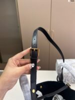 ⁦حقيبة دلو كلاسيكية جديدة من ديور⁩ - الصورة ⁦9⁩