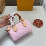 حقيبة لويس فويتون بتصميم وسادة