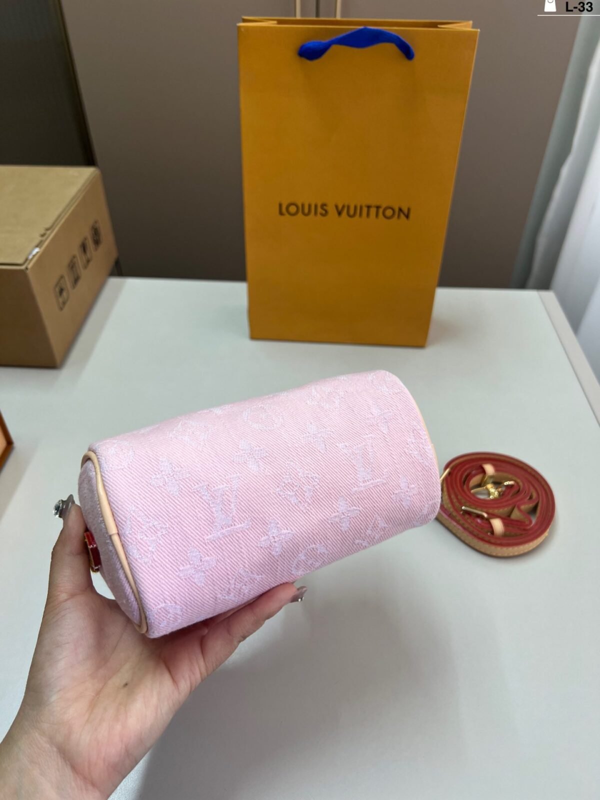 ⁦حقيبة لويس فويتون بتصميم وسادة⁩ - الصورة ⁦7⁩