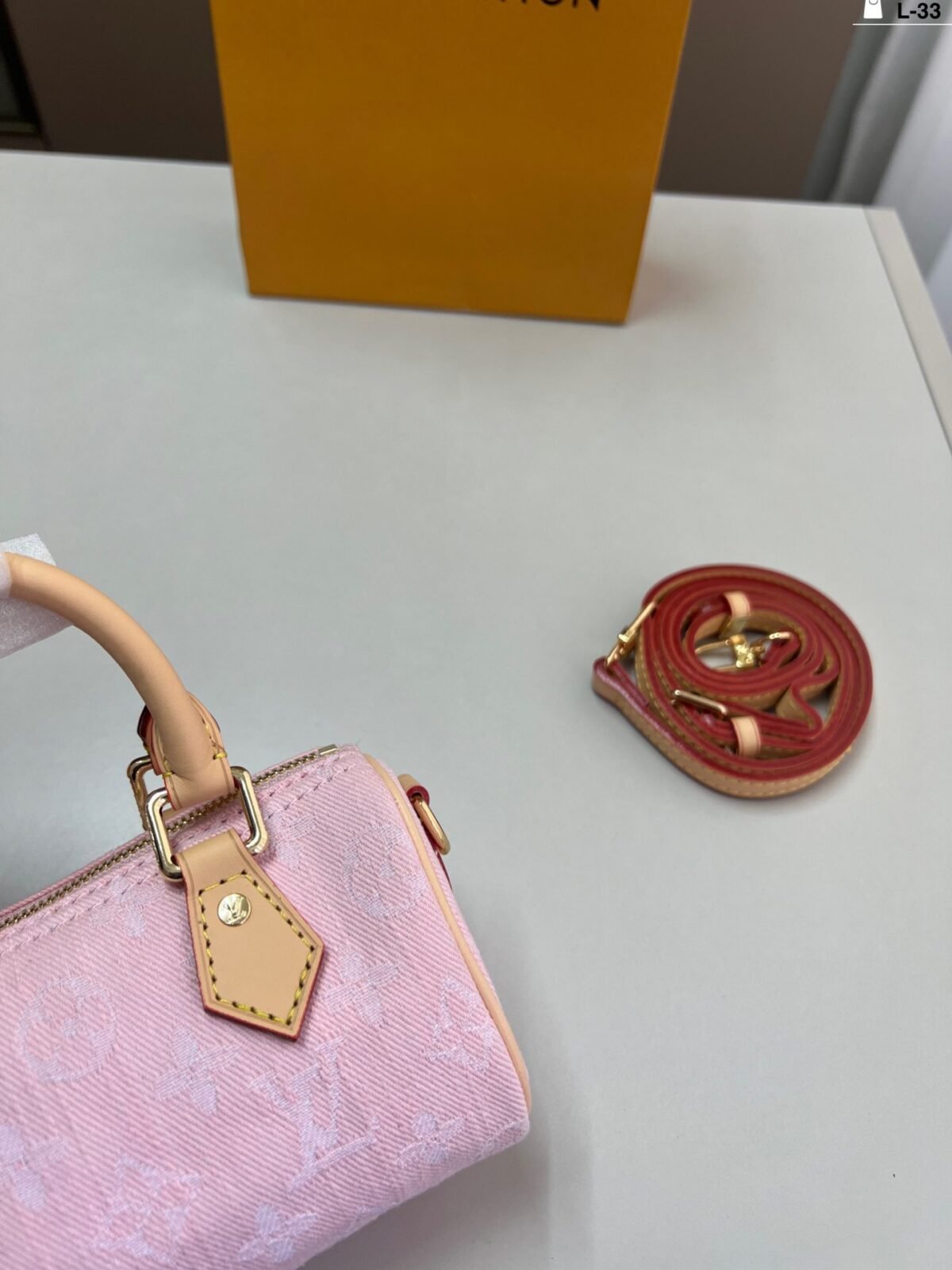 ⁦حقيبة لويس فويتون بتصميم وسادة⁩ - الصورة ⁦8⁩