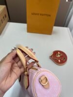 ⁦حقيبة لويس فويتون بتصميم وسادة⁩ - الصورة ⁦6⁩