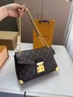 ⁦حقيبة لويس فويتون الجديدة ذات المسامير الحديدية المضفرة⁩ - الصورة ⁦3⁩