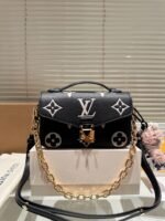 حقيبة Pochette Metis East West Mini من لويس فيتون