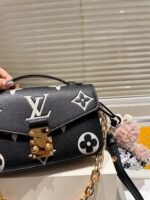⁦حقيبة Pochette Metis East West Mini من لويس فيتون⁩ - الصورة ⁦3⁩