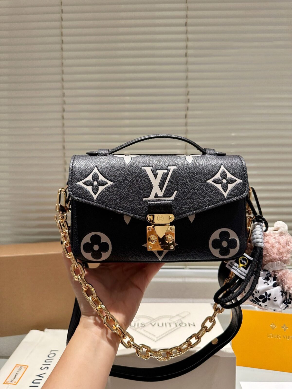 ⁦حقيبة Pochette Metis East West Mini من لويس فيتون⁩ - الصورة ⁦6⁩