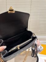 ⁦حقيبة Pochette Metis East West Mini من لويس فيتون⁩ - الصورة ⁦9⁩