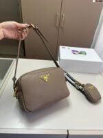 حقيبة كاميرا برادا الجديدة