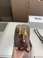 ⁦حقيبة كاميرا برادا الجديدة⁩ - الصورة ⁦4⁩