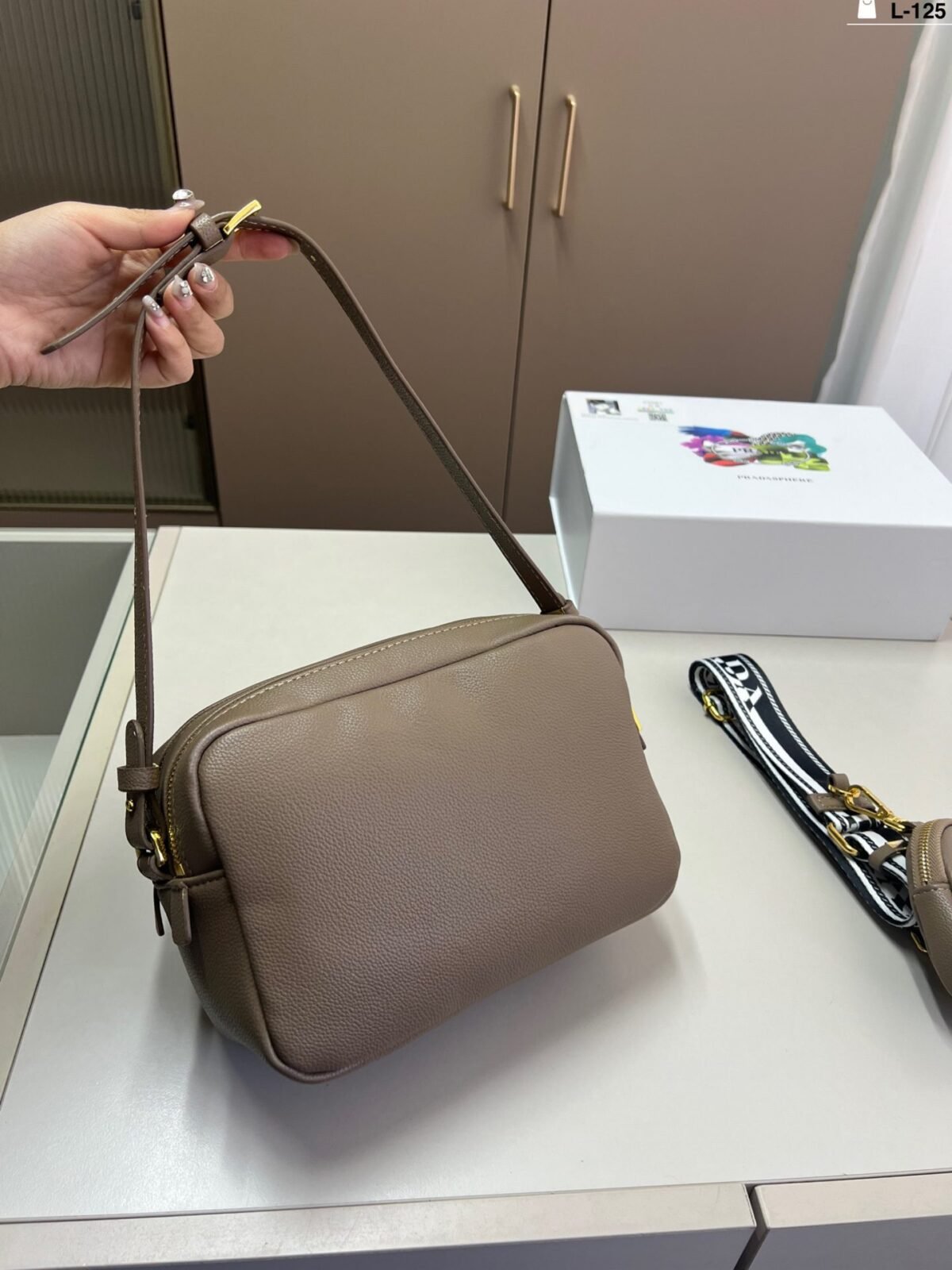 ⁦حقيبة كاميرا برادا الجديدة⁩ - الصورة ⁦6⁩