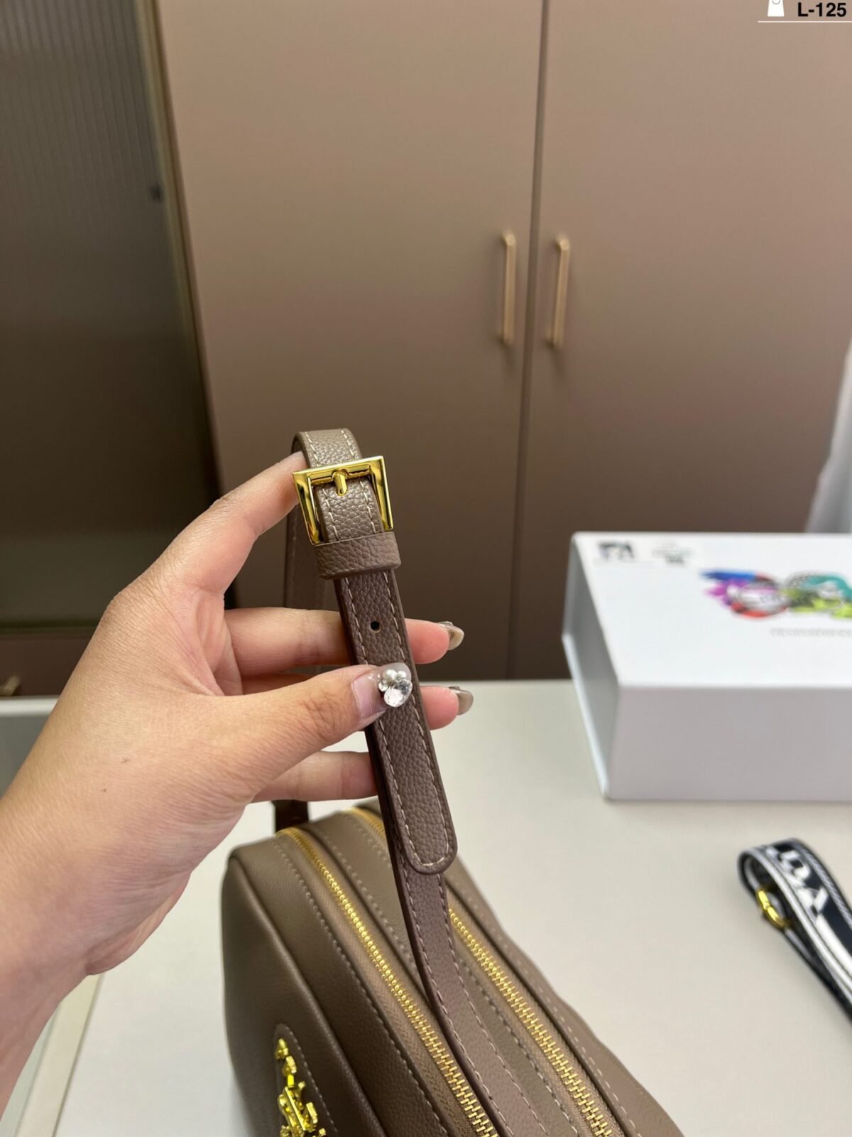 ⁦حقيبة كاميرا برادا الجديدة⁩ - الصورة ⁦9⁩