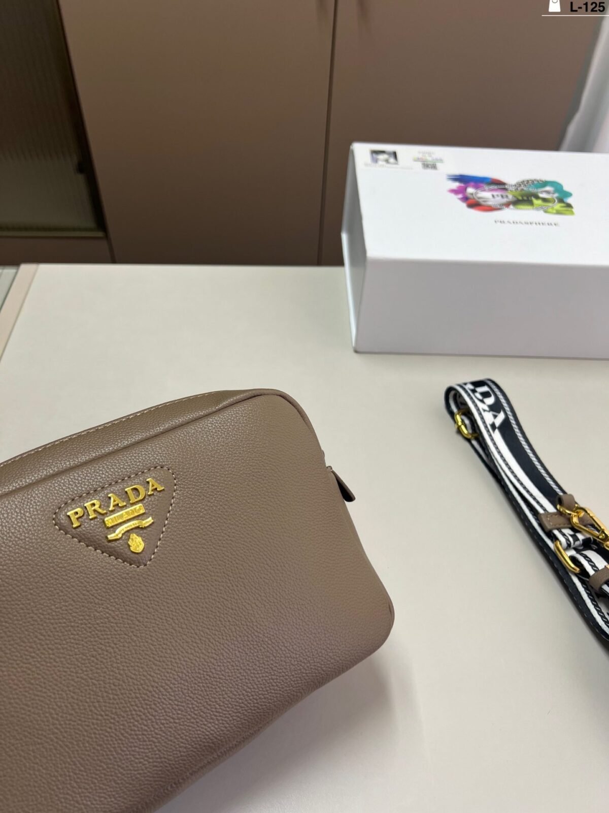 ⁦حقيبة كاميرا برادا الجديدة⁩ - الصورة ⁦5⁩