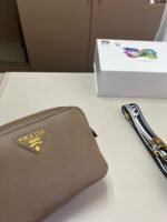 ⁦حقيبة كاميرا برادا الجديدة⁩ - الصورة ⁦5⁩