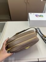 ⁦حقيبة كاميرا برادا الجديدة⁩ - الصورة ⁦3⁩