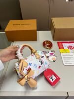 حقيبة لويس فويتون بتصميم وسادة