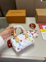 ⁦حقيبة لويس فويتون بتصميم وسادة⁩ - الصورة ⁦5⁩