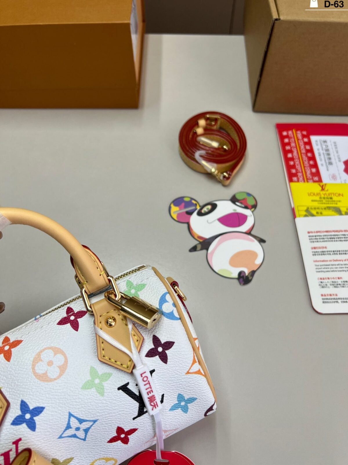 ⁦حقيبة لويس فويتون بتصميم وسادة⁩ - الصورة ⁦6⁩