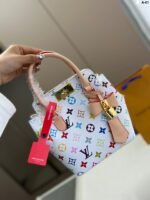 ⁦حقيبة دلو كلاسيكية من لويس فويتون⁩ - الصورة ⁦3⁩