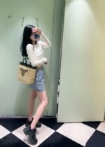 ⁦حقيبة برادا القشية الجميلة⁩ - الصورة ⁦2⁩