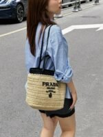 ⁦حقيبة برادا القشية الجميلة⁩ - الصورة ⁦3⁩