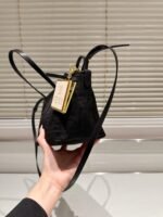 ⁦حقيبة سوداء  أنيقة من فندي (Fendi)⁩ - الصورة ⁦7⁩