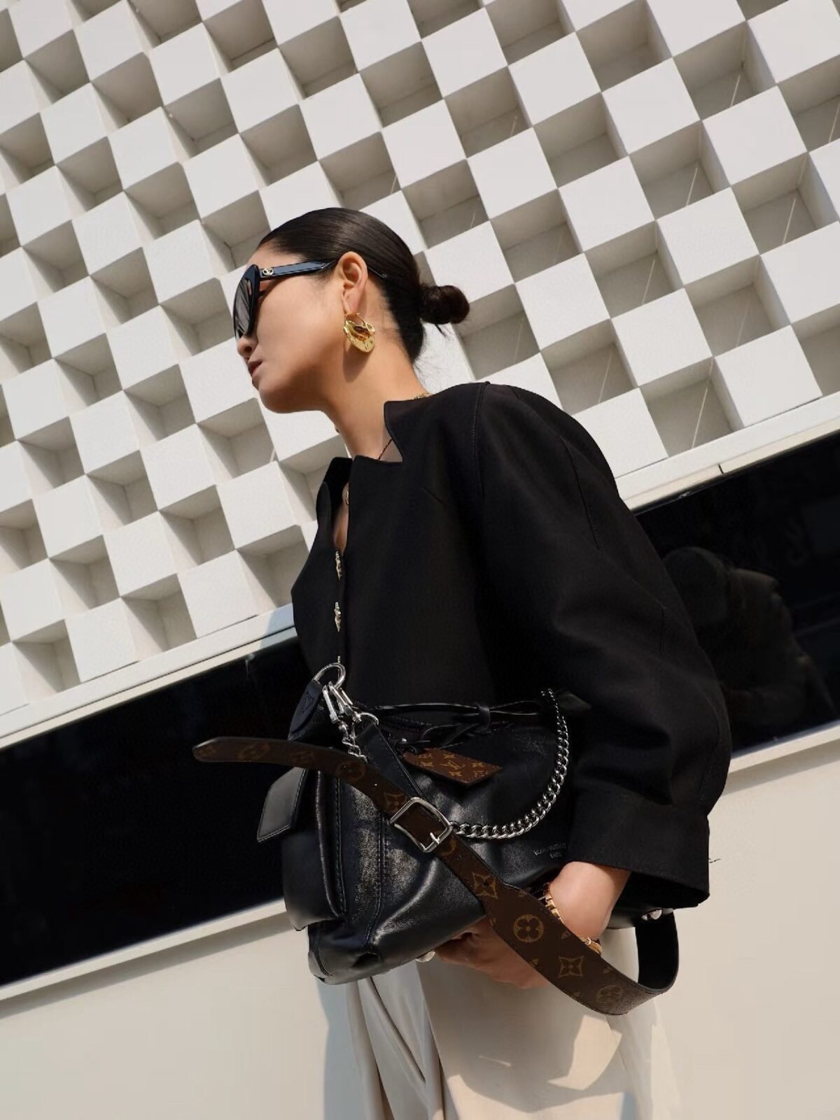 ⁦حقيبة لويس فويتون كارايال سوداء⁩ - الصورة ⁦2⁩