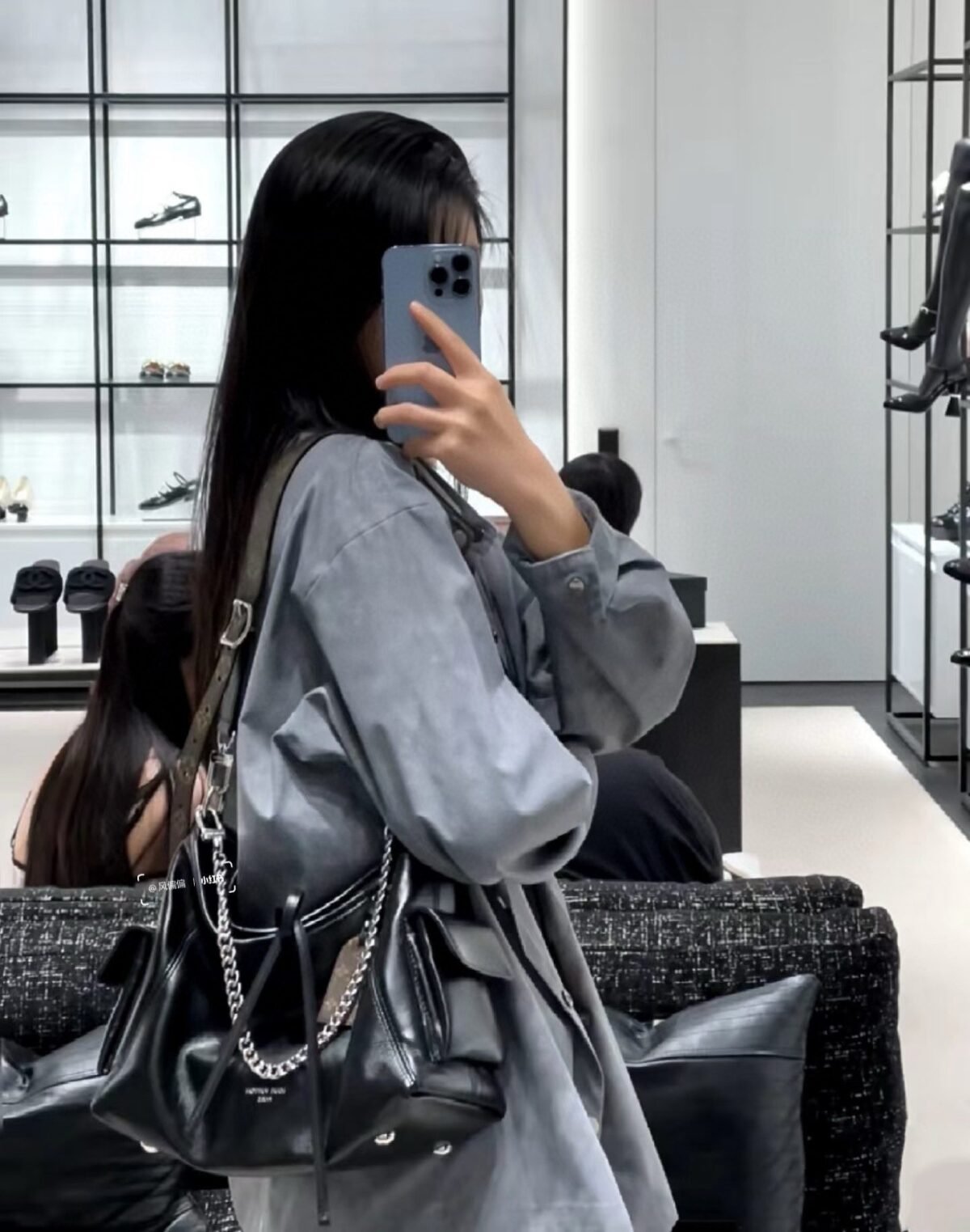 ⁦حقيبة لويس فويتون كارايال سوداء⁩ - الصورة ⁦5⁩