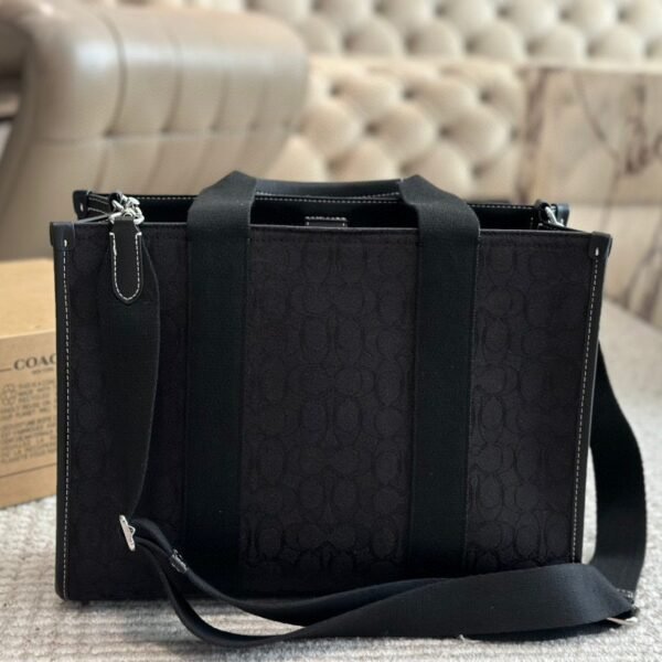 حقيبة تسوق بشعار Coach الكلاسيكي