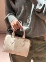 ⁦حقيبة لويس فويتون سبيدي بتصميم وسادة⁩ - الصورة ⁦10⁩