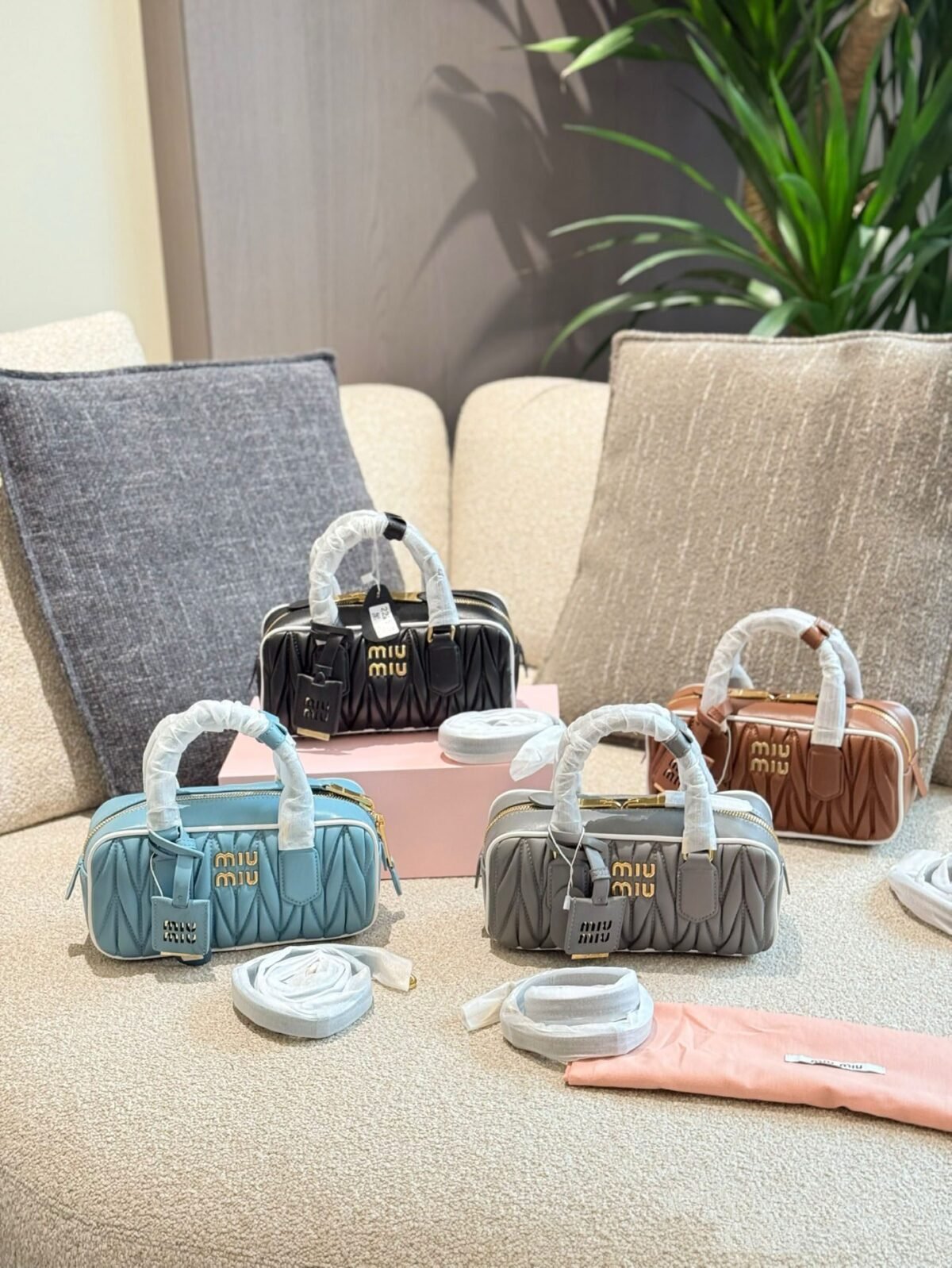 ⁦حقيبة ميوميو الجديدة⁩ - الصورة ⁦1⁩