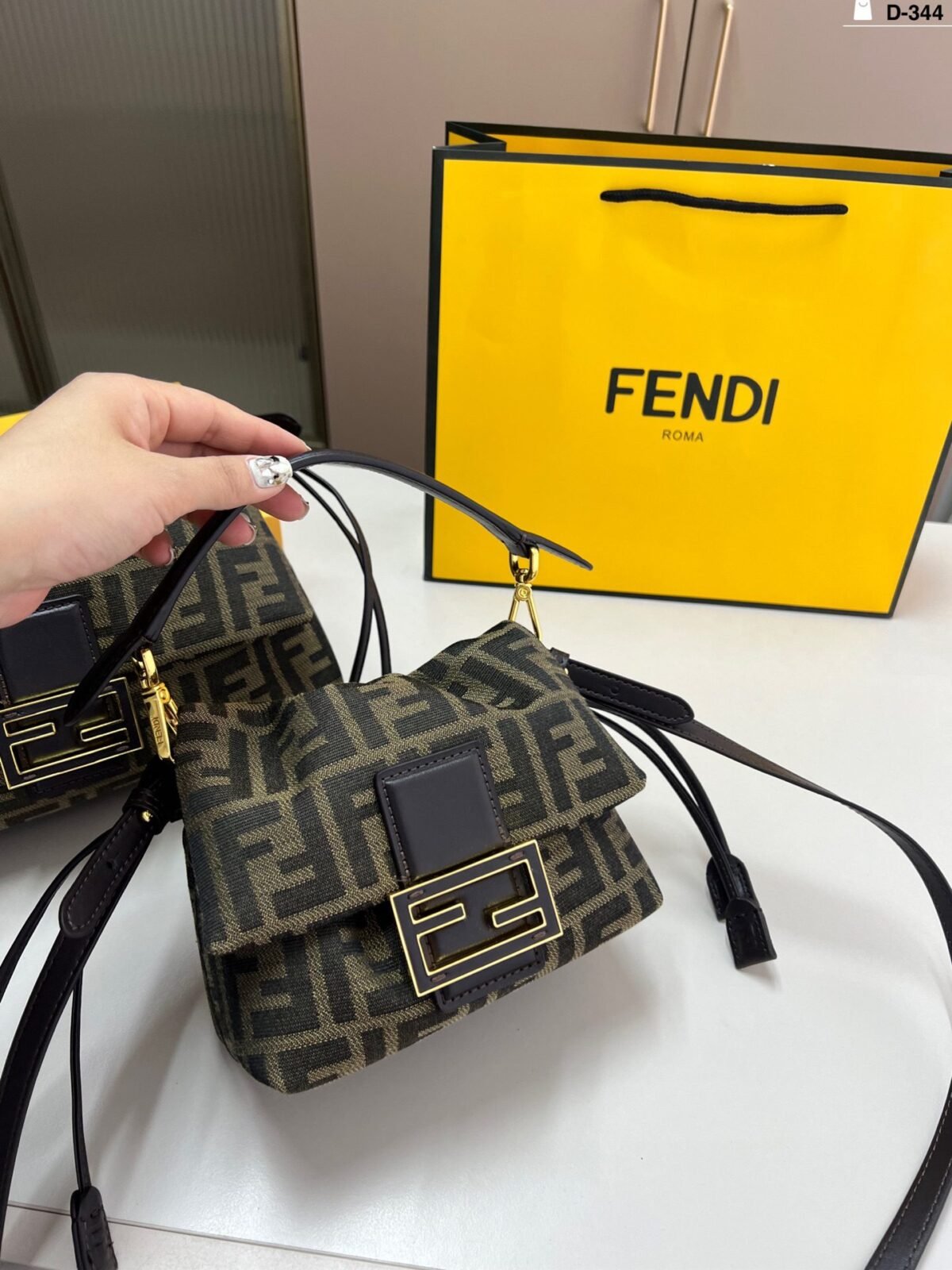 ⁦حقيبة فندي باغيت⁩ - الصورة ⁦1⁩